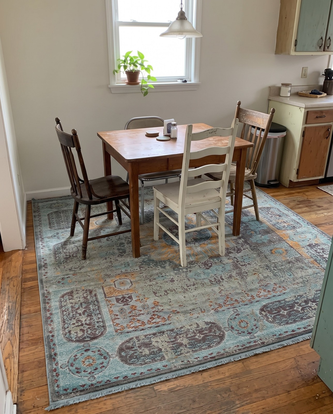 8' x 10' Lanier · Border rug