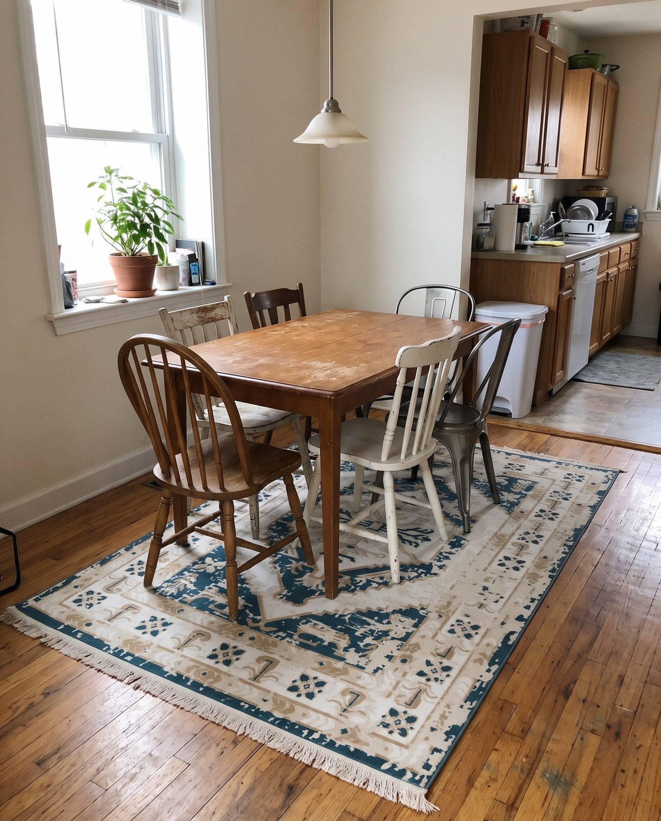 4' x 6' Simcoe · Border rug, blue and ivory