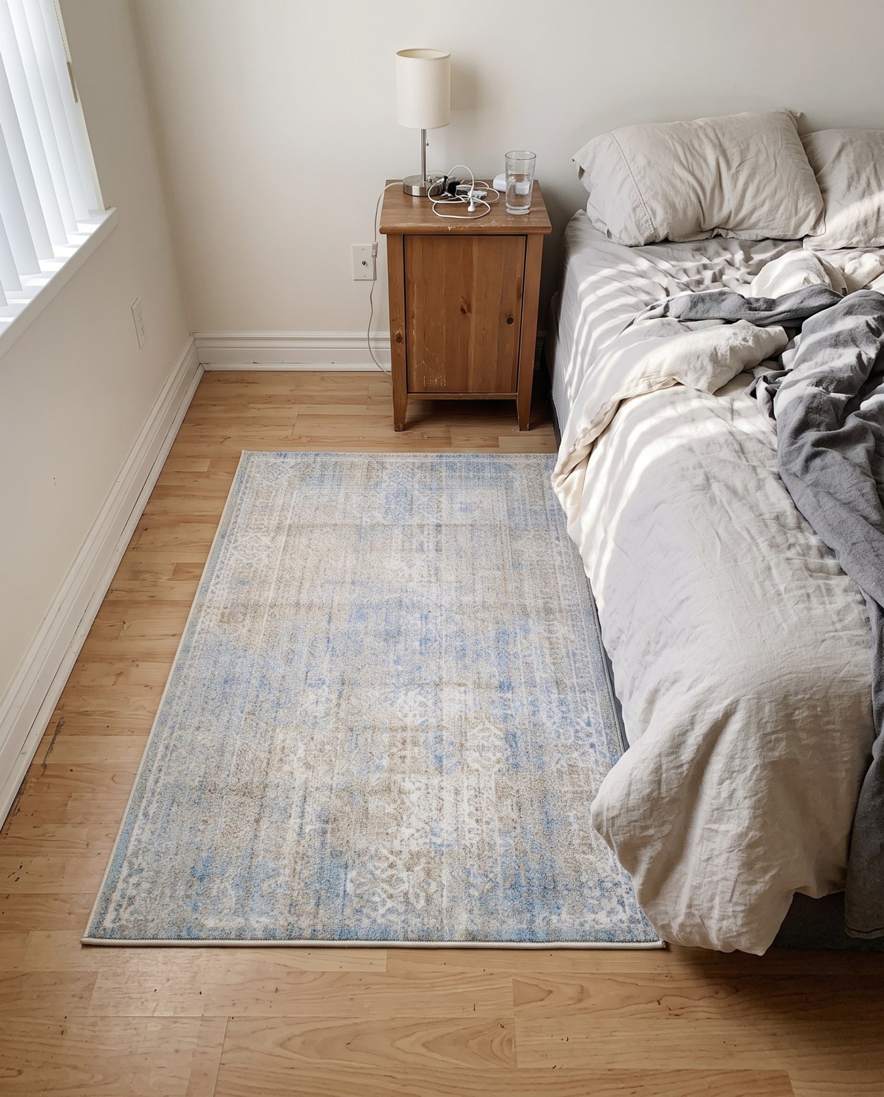 3' 3 x 5' 3 Beaman · Faded traditional rug, blue and ivory