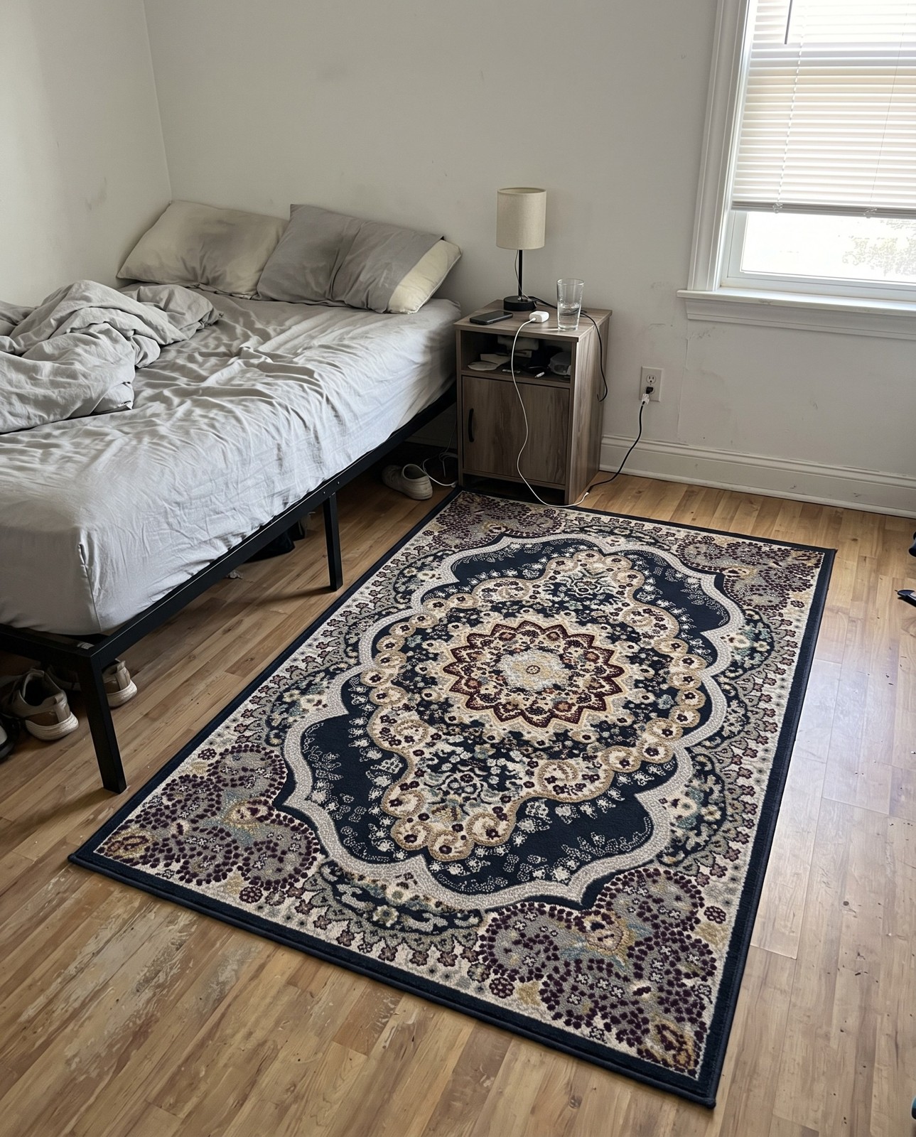 Detail image of 7' 10 x 10' Candlelight · Border Washable Rug, navy blue