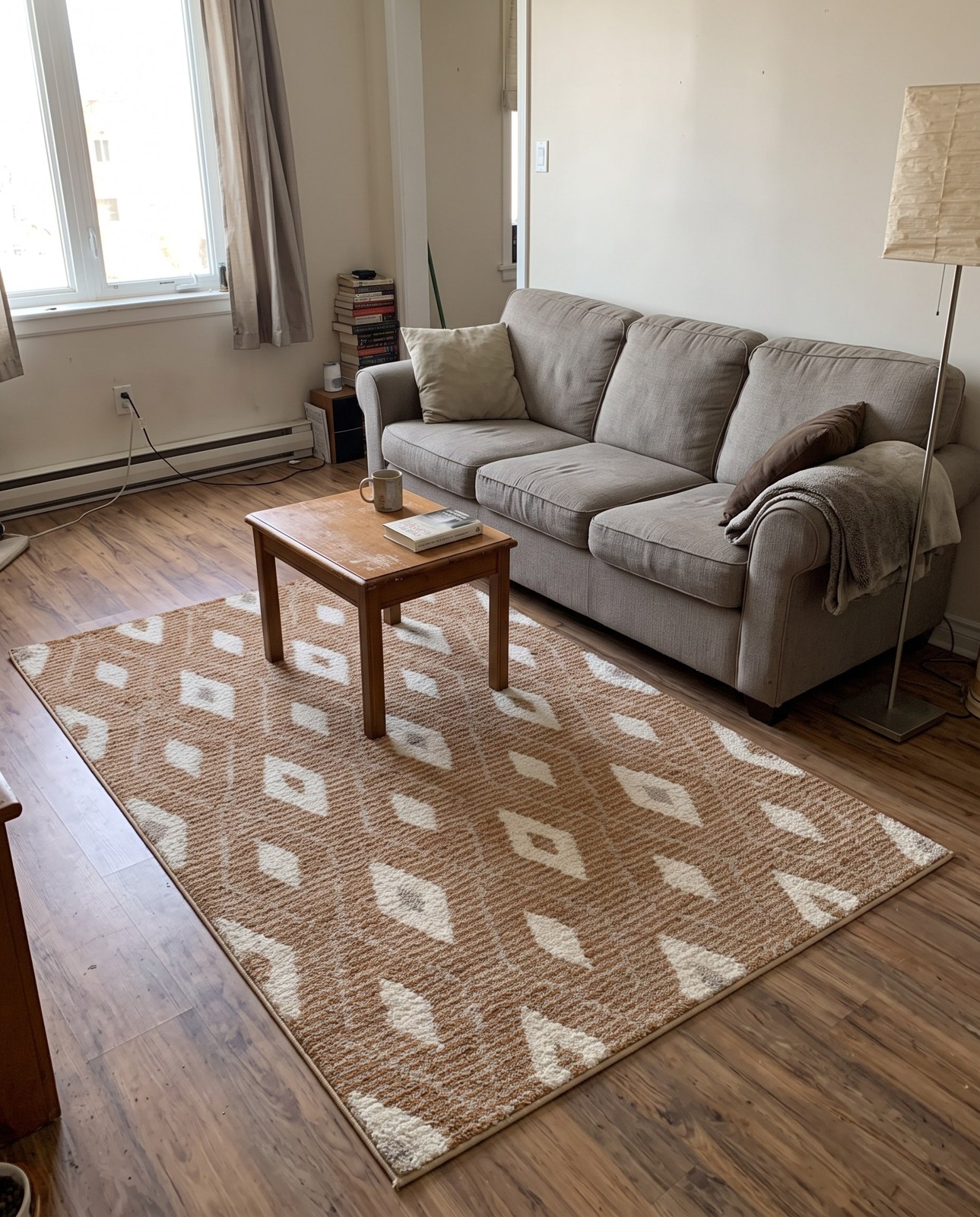 Detail image of 4' x 6' Gaines · Diamond rug, caramel and ivory