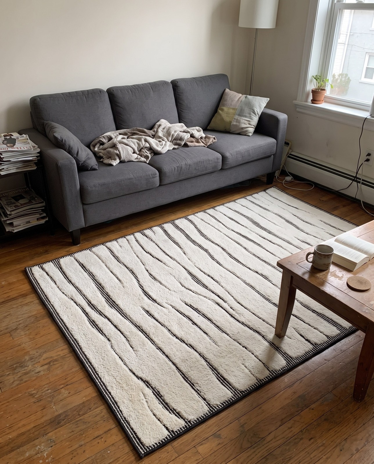 2' x 3' Villiers · Border rug, ivory white