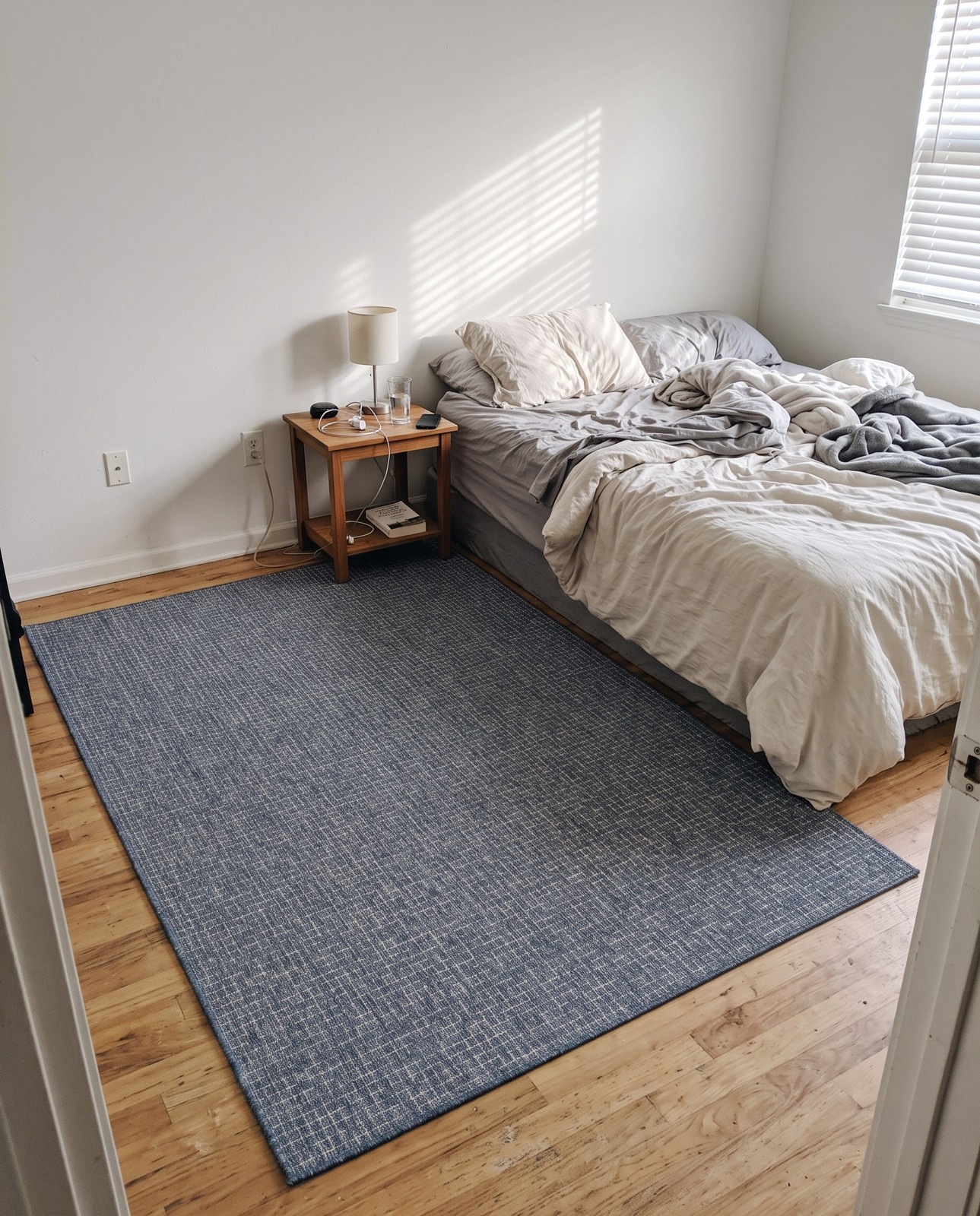 6' x 9' Loam · Checkered Outdoor Rug, navy blue