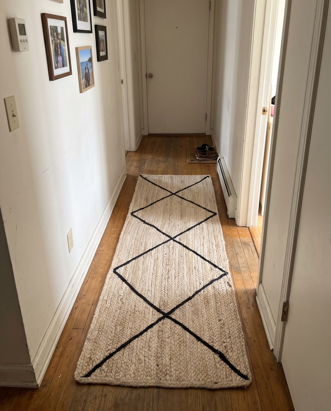 Detail image of 2' 2 x 6' 1 Bishop · Diamond lattice Braided Jute Rug, ivory and black
