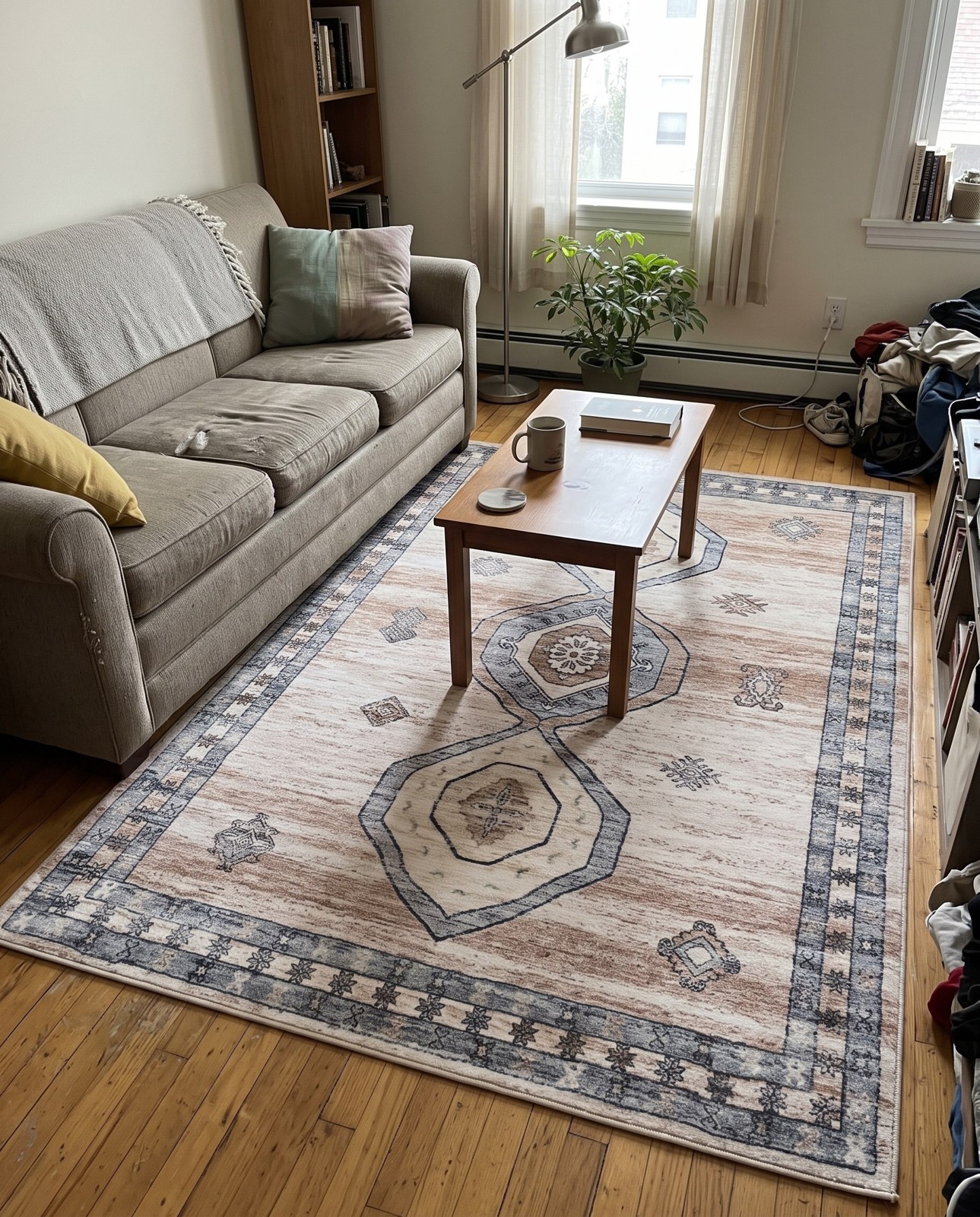 2' 2 x 3' Eldridge · Border rug, ivory and beige