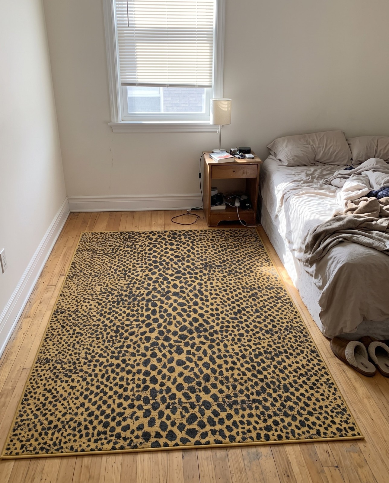7' x 10' Eureka · Animal print Washable Rug, black and gold