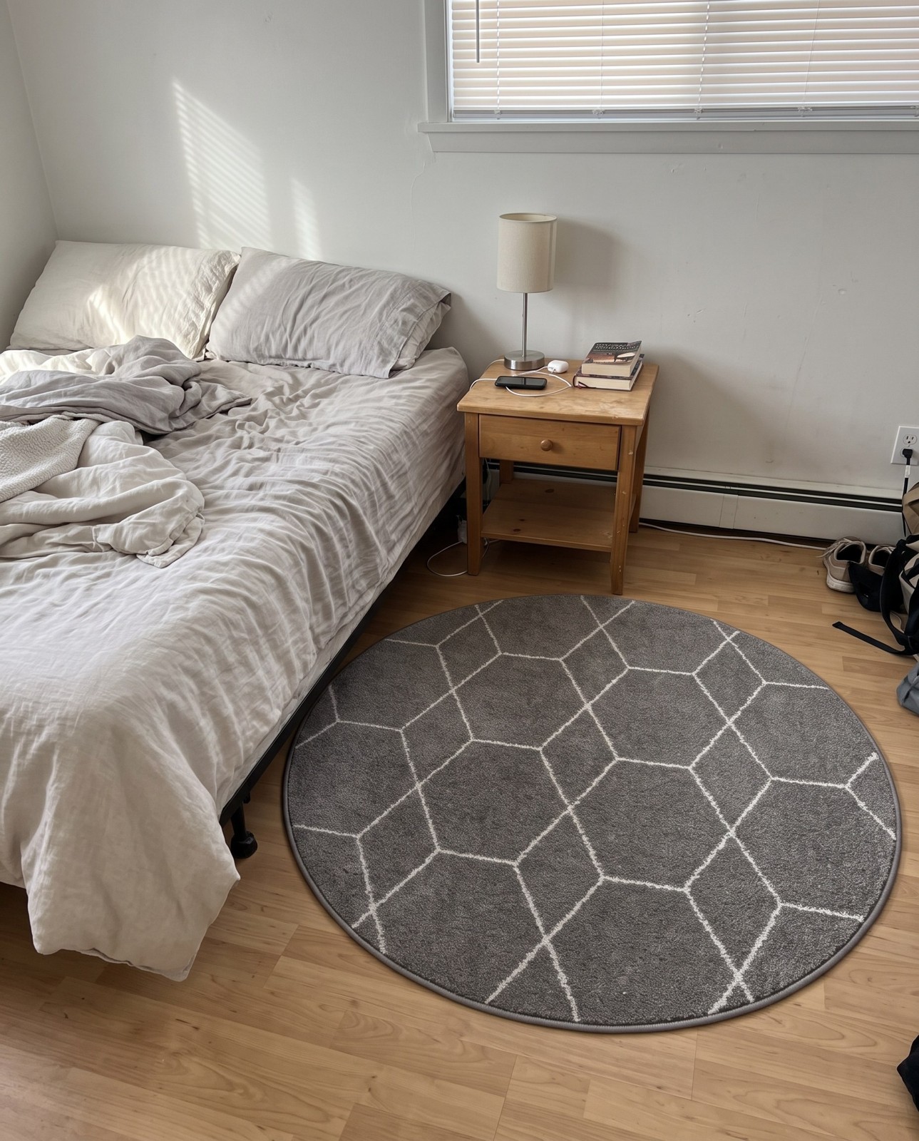 Detail image of 10' x 13' Galloway · Geometric lattice rug, gray and ivory