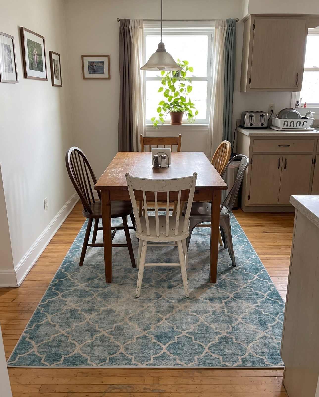 Detail image of 7' 10 x 10' Dallimore · Lattice rug, teal and ivory
