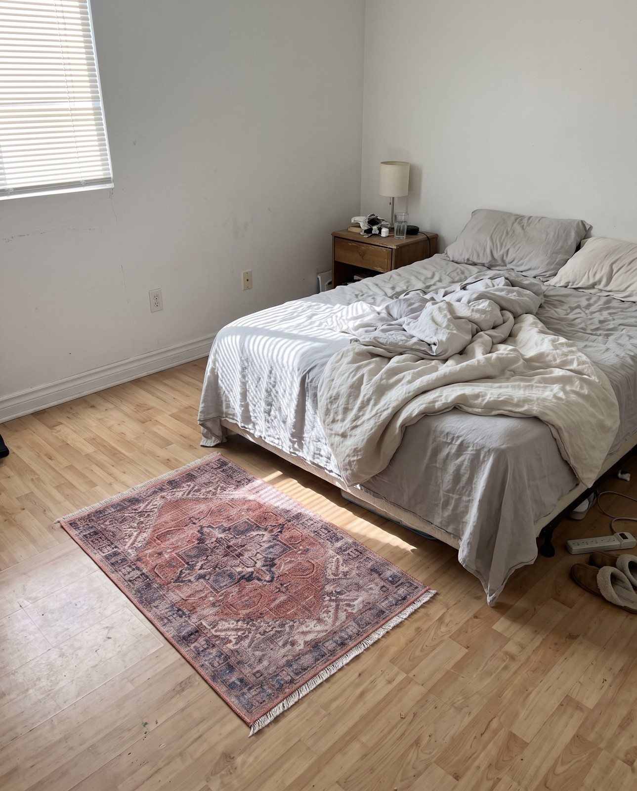 Detail image of 2' x 3' 1 Pinedale · Medallion rug, salmon pink