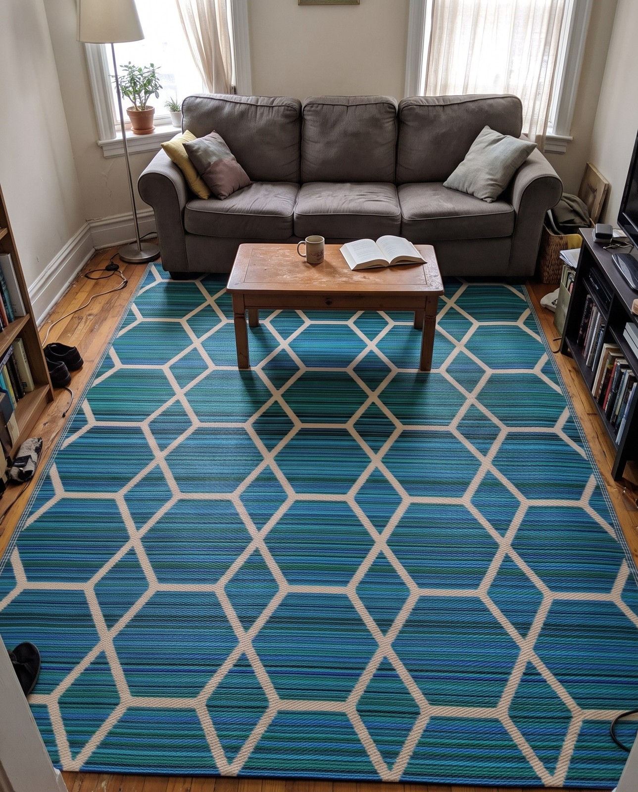 Detail image of 7' 10 x 10' Amity · Geometric Outdoor Rug, blue