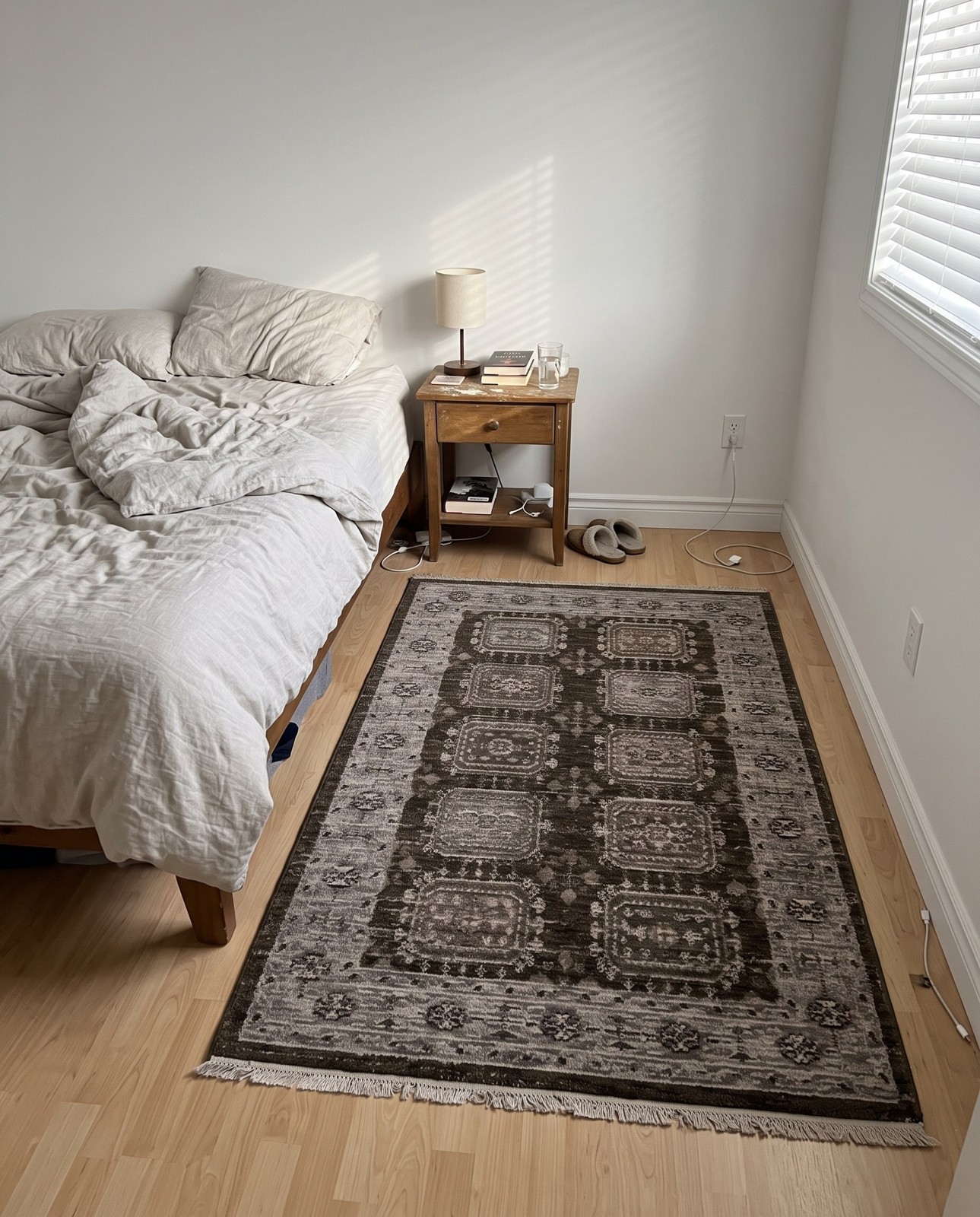 4' x 6' 3 Oakley · Border rug, green