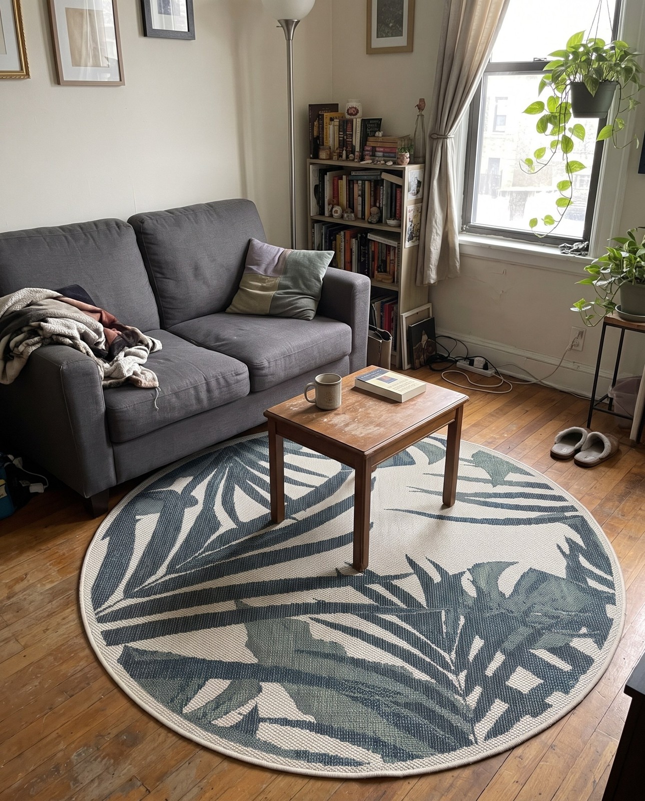 5' 3 x 5' 3 Allington · Tropical leaf Outdoor Rug, ivory and navy