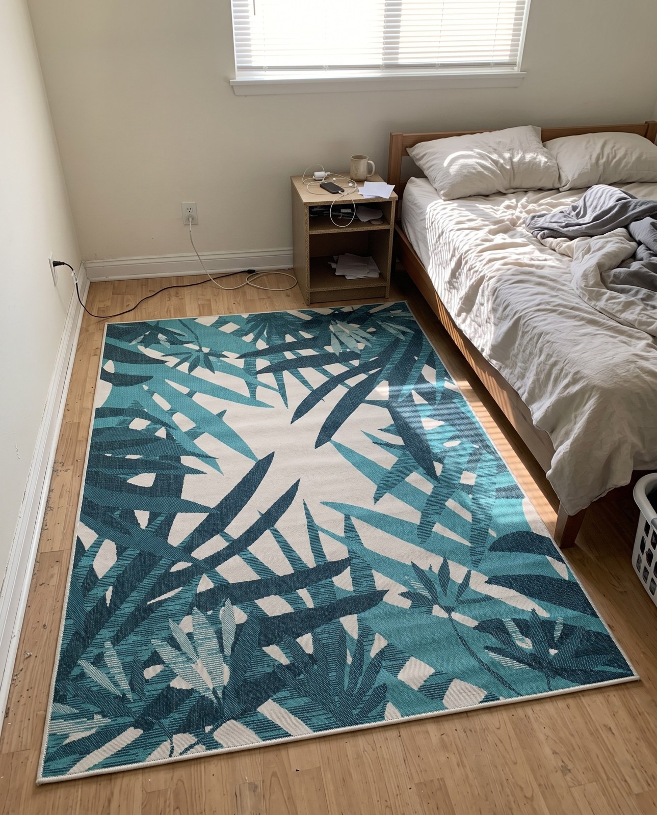 Detail image of 2' x 3' Heron · Floral / botanical Outdoor Rug, teal blue