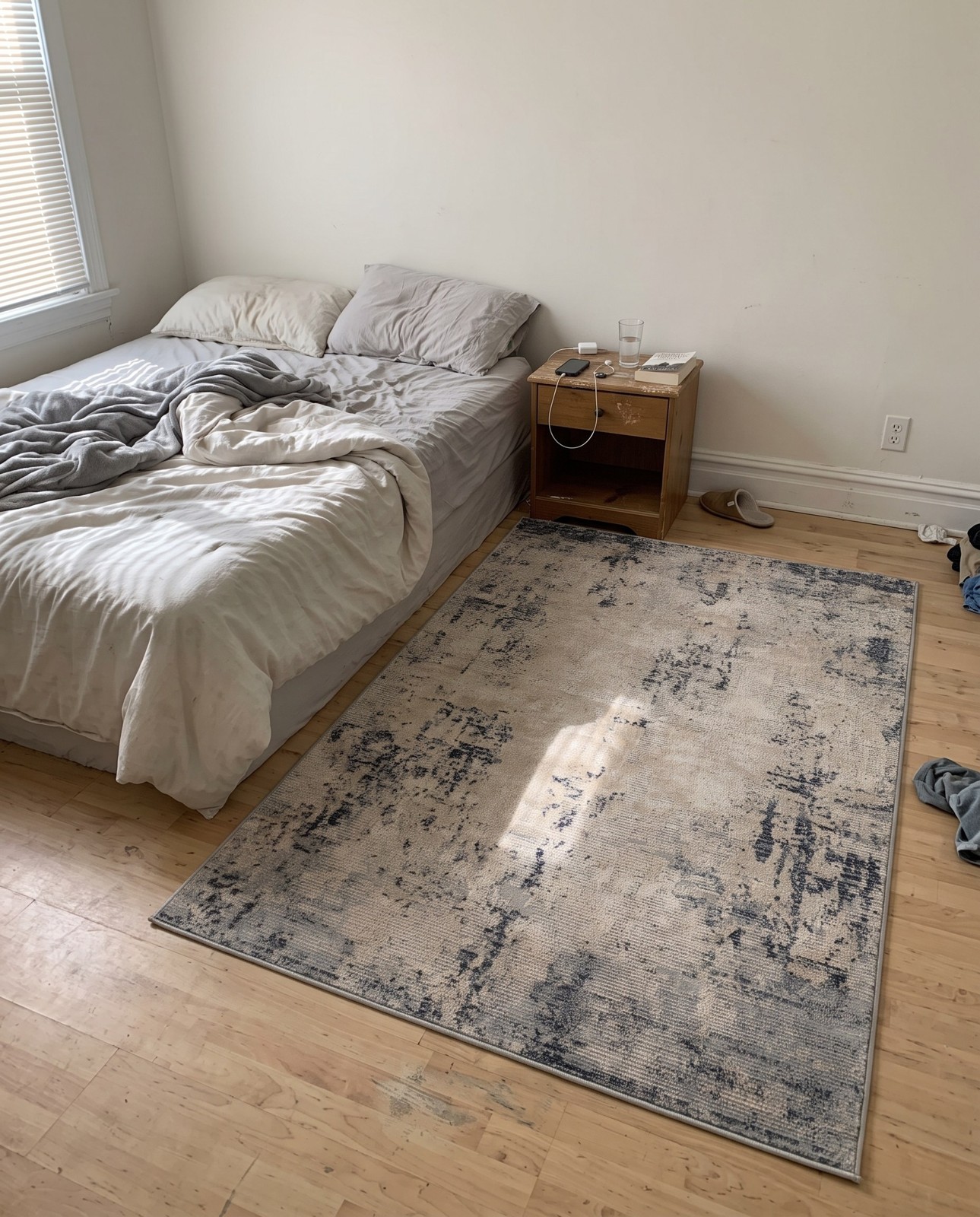4' x 6' Delia · Abstract rug, bone