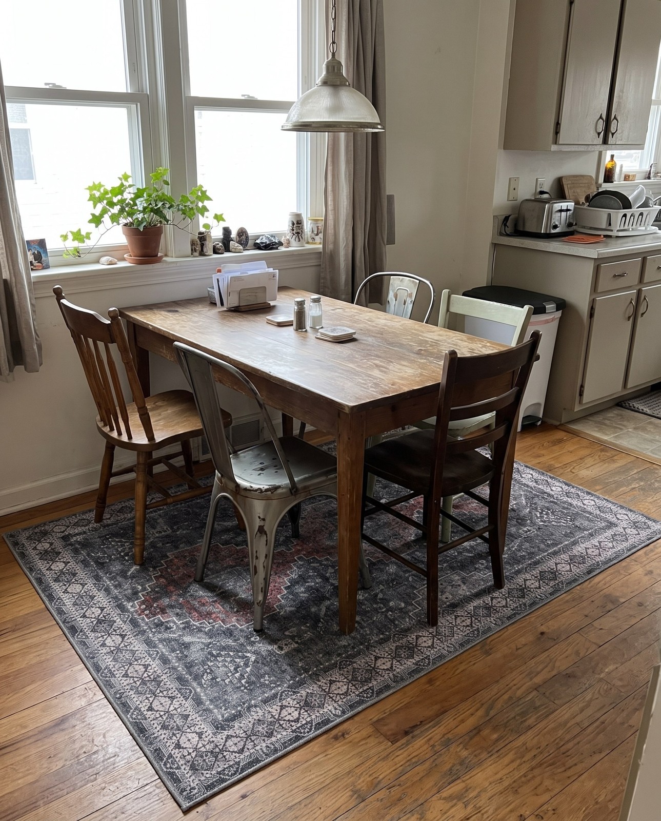 Detail image of 2' x 3' 1 Cowper · Border Washable Rug, gray