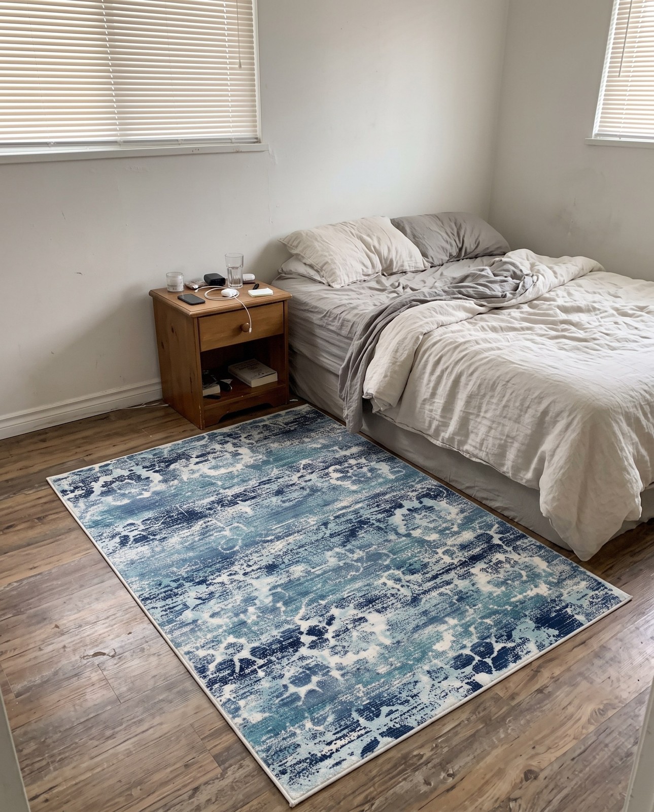 4' x 6' Kendall · Abstract floral rug, blue and ivory
