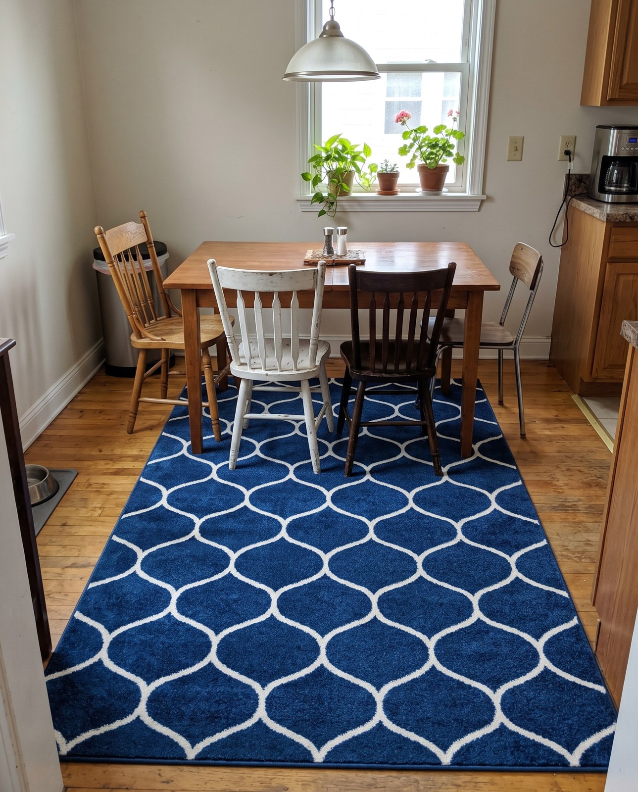 2' x 3' Ingram · Lattice rug, navy and ivory