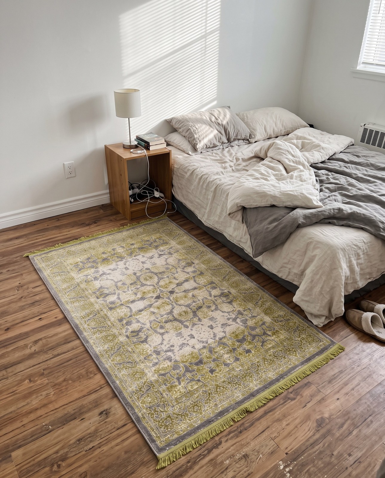 3' 3 x 5' 3 Bartlett · Medallion rug, light green and gray