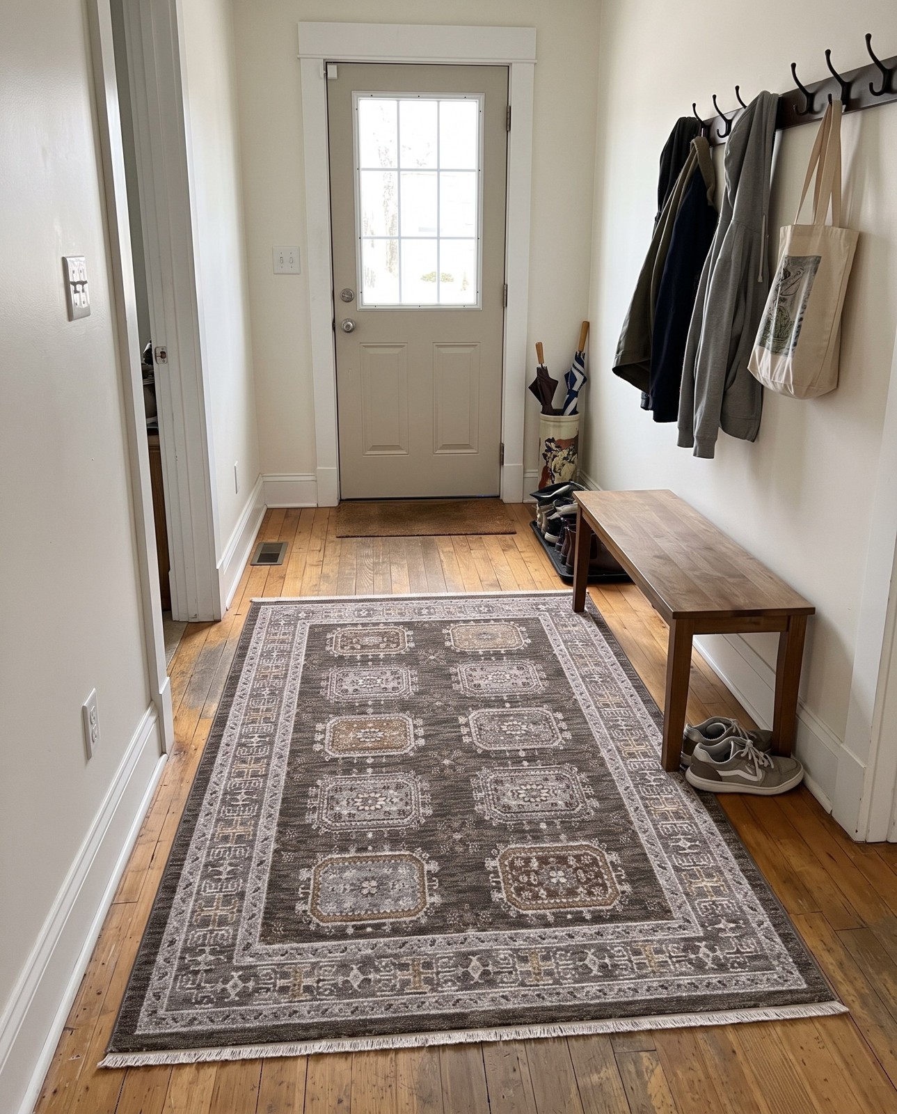 5' x 7' 7 Oakley · Border rug, gray
