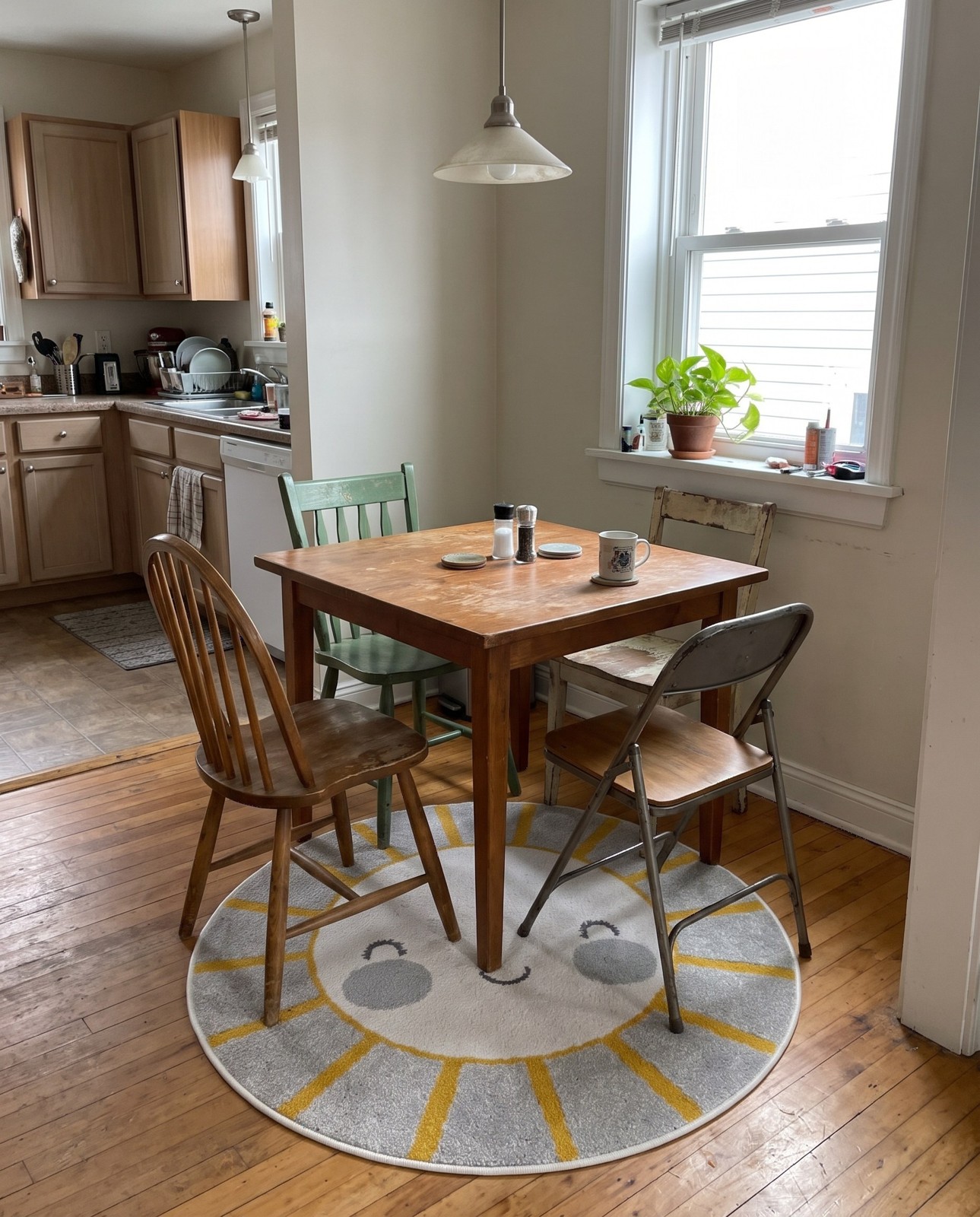 Detail image of 3' 3 x 3' 3 Otley · Sun rug, gray and yellow