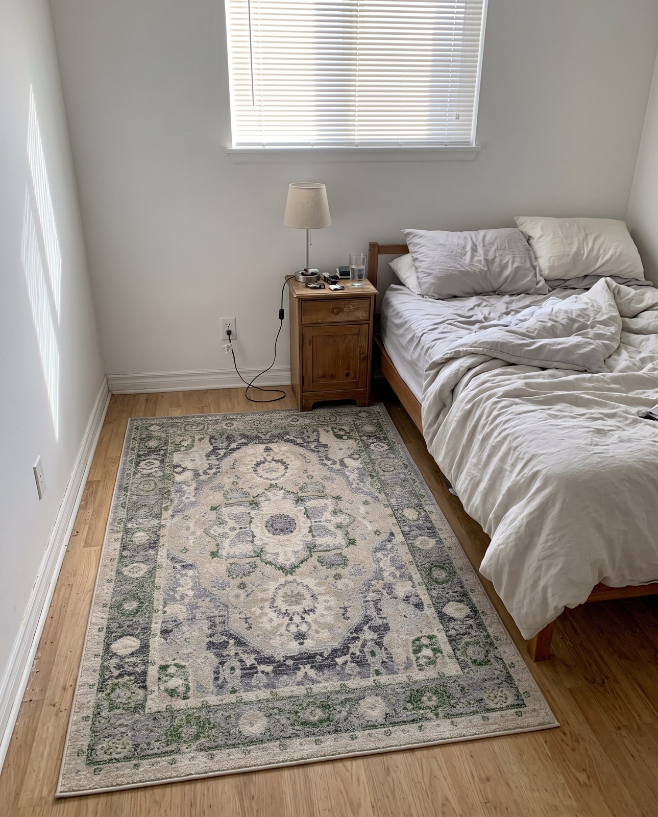 5' x 8' Pierce · Border rug, stone gray