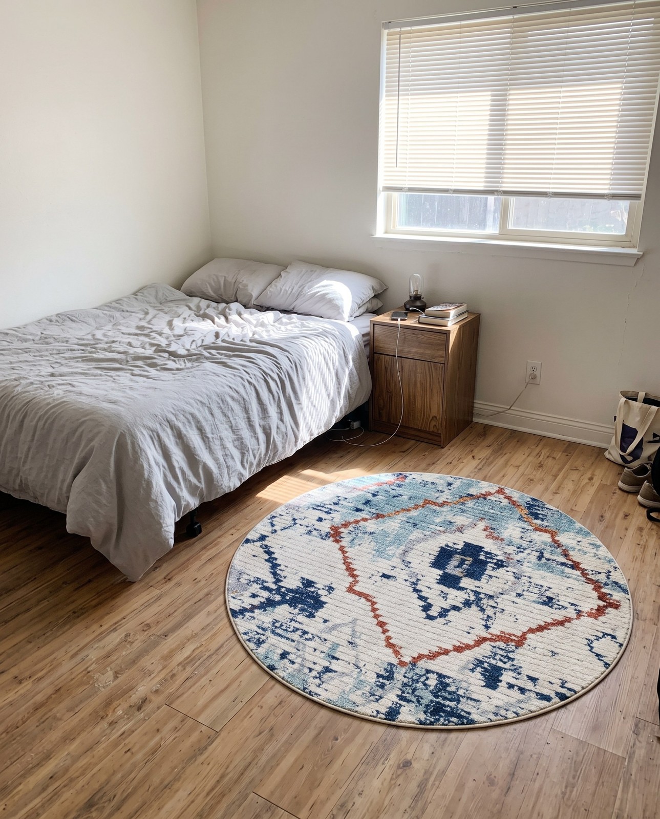 2' 2 x 3' Burr · Diamond rug, light blue and rust