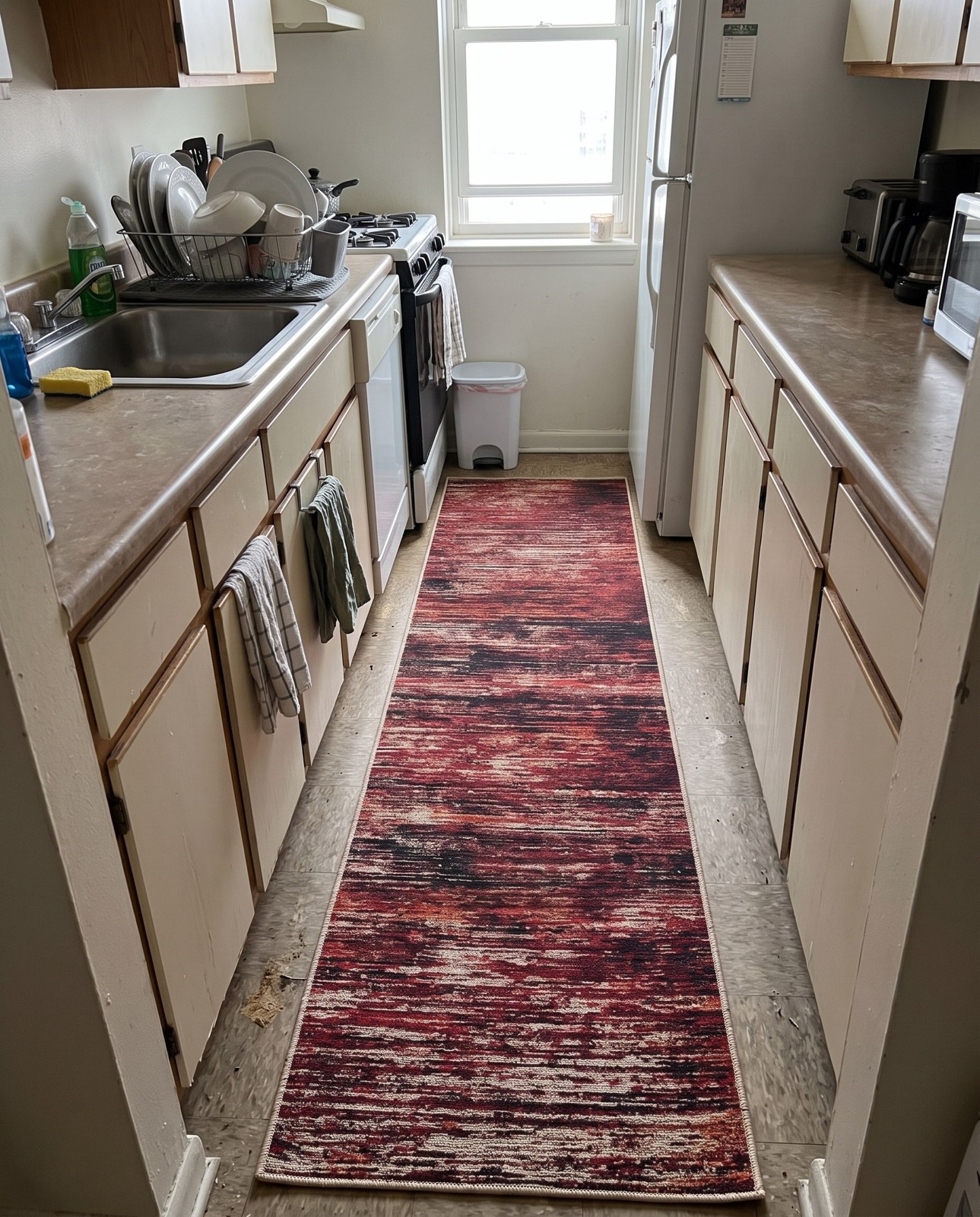 Detail image of 5' x 8' Prewitt · Abstract rug, rust red and black