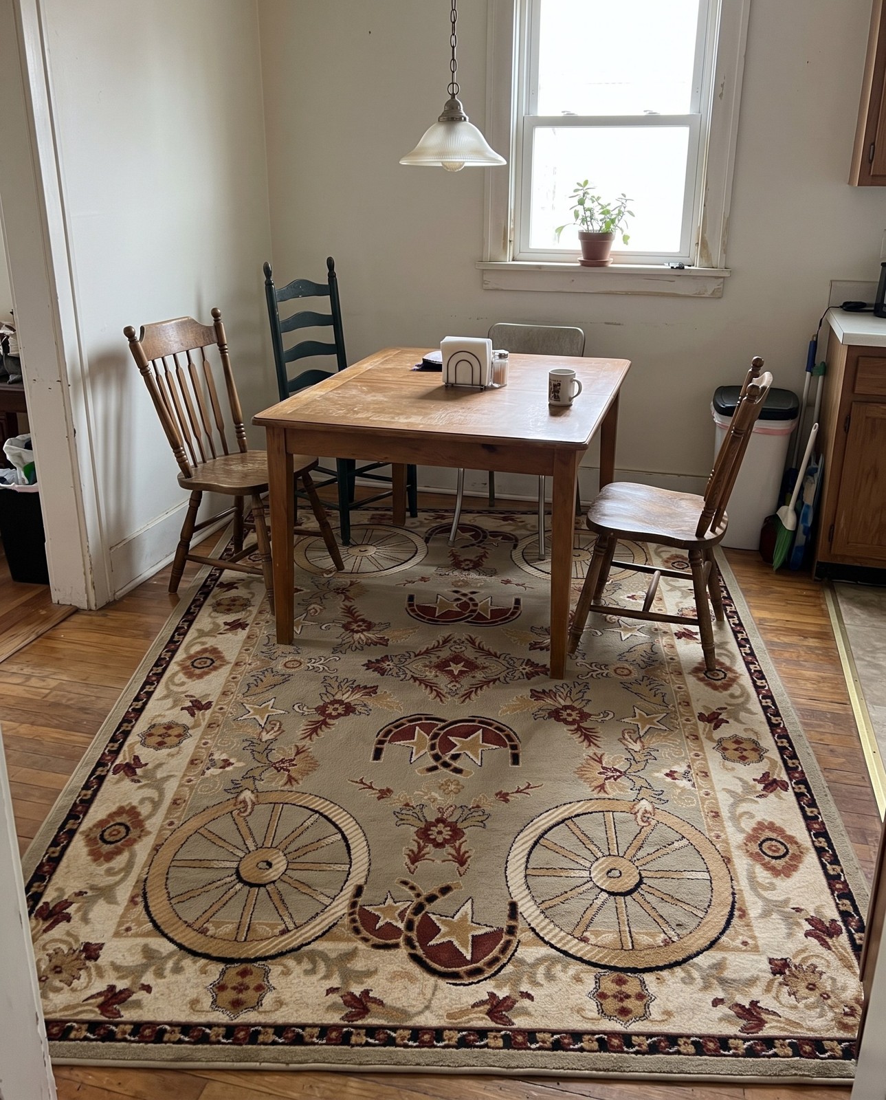 7' x 10' Tabor · Border rug, green