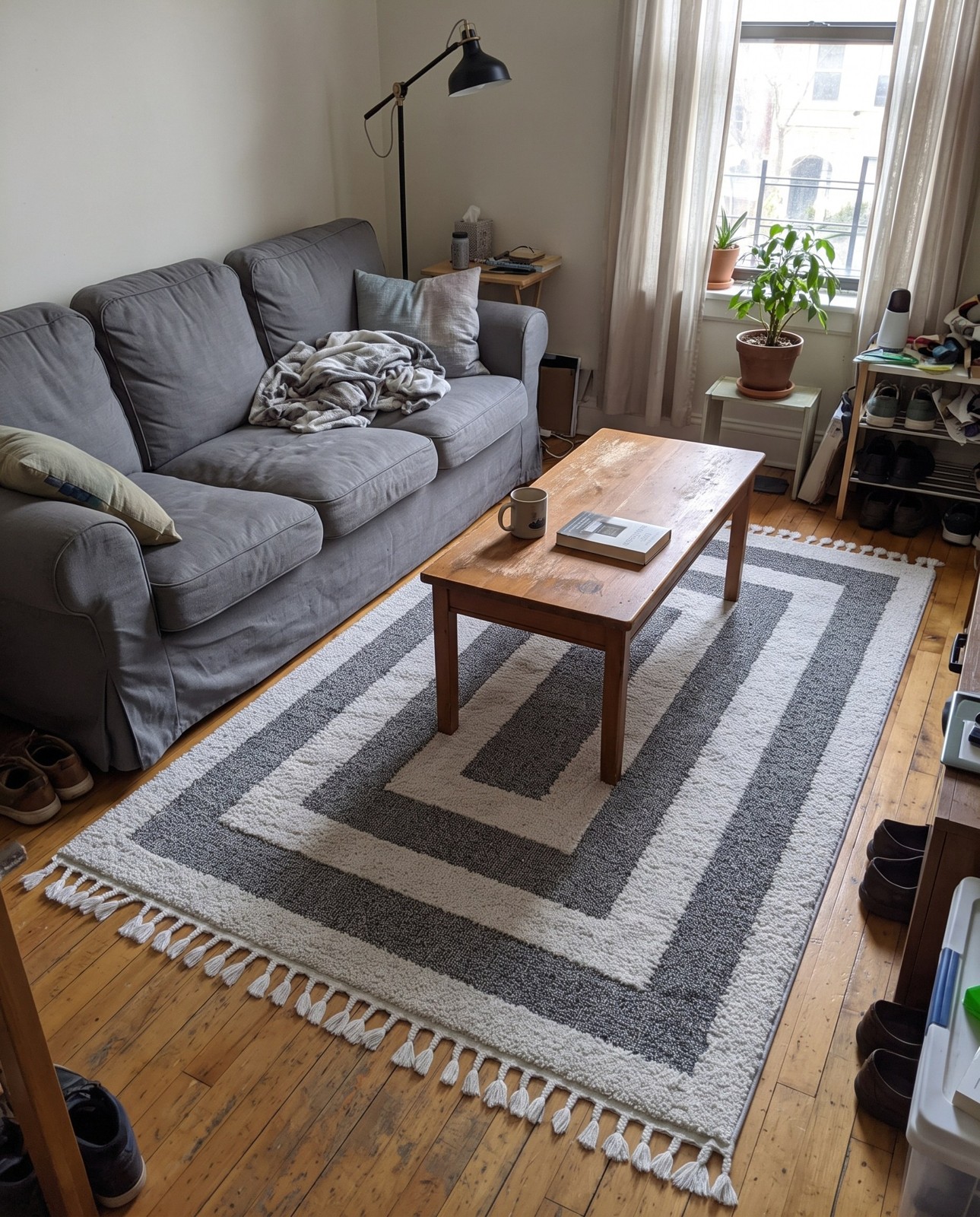 7' 10 x 10' Rickard · Border rug, gray