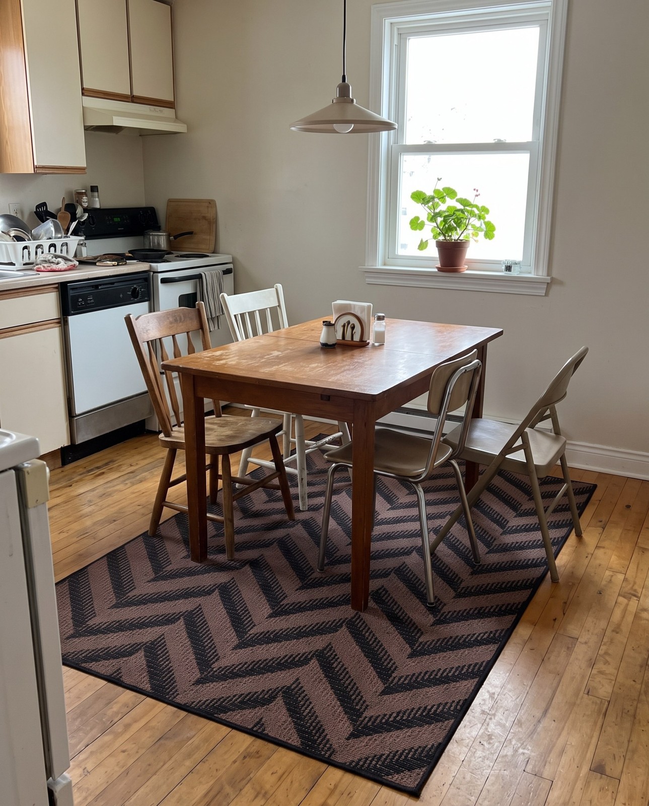 Detail image of 3' 3 x 5' Fanshawe · Chevron Outdoor Rug, brown and black
