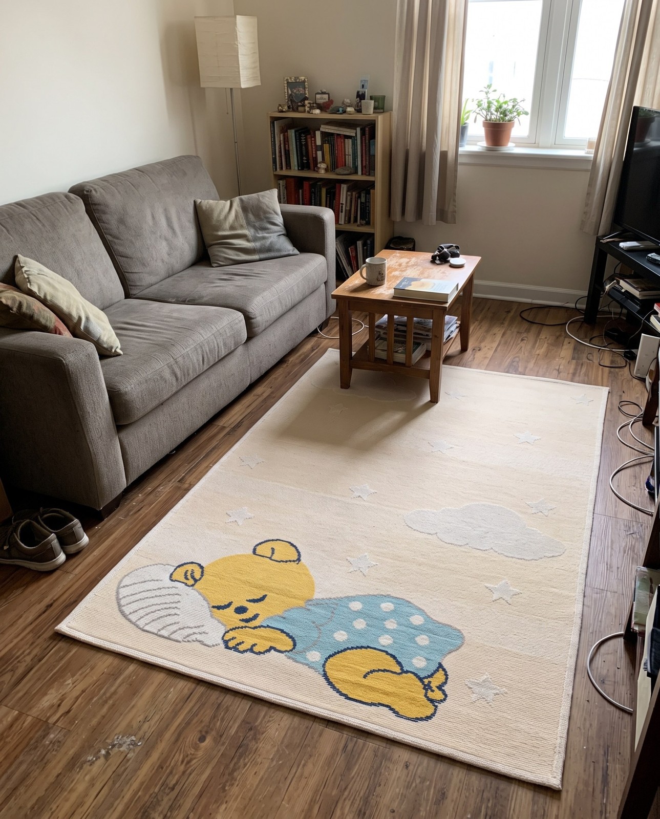 Detail image of 5' 3 x 7' 7 Easton · Sleeping bear Outdoor Rug, cream and yellow