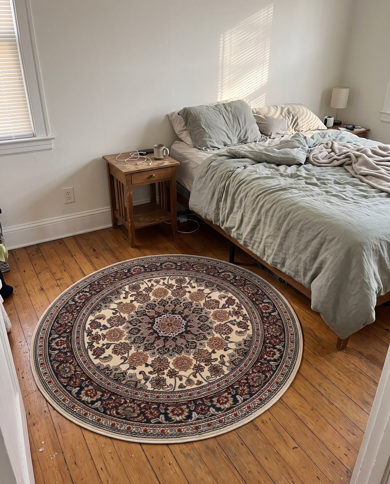 3' 3 x 3' 3 Lomax · Floral medallion Outdoor Rug, ivory and navy