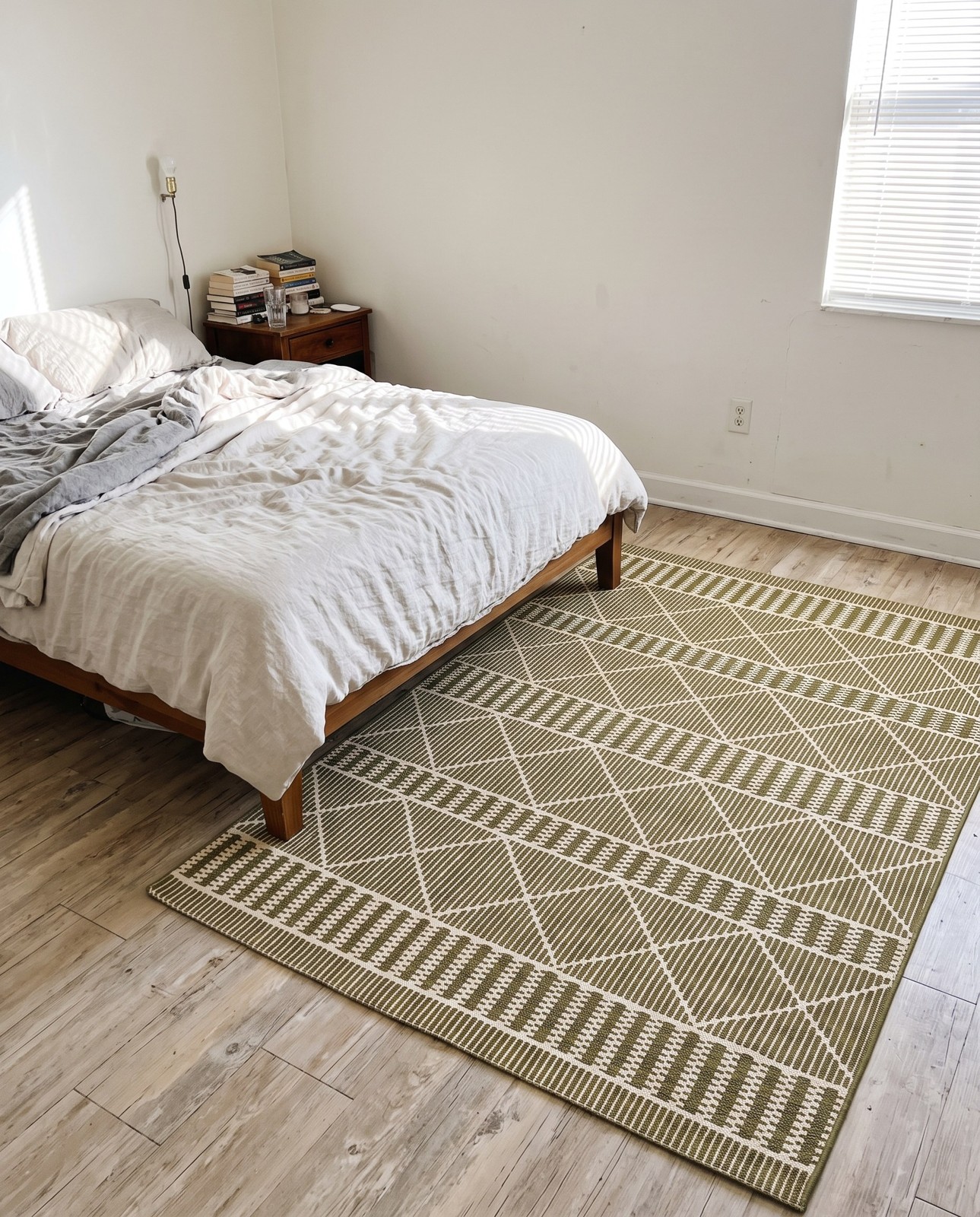 7' 10 x 10' Lomax · Geometric Outdoor Rug, green and ivory