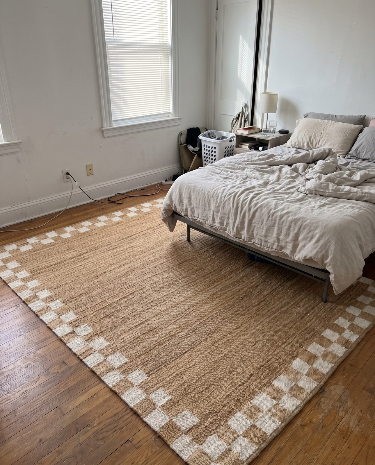 7' 10 x 10' Nell · Border rug, natural and white