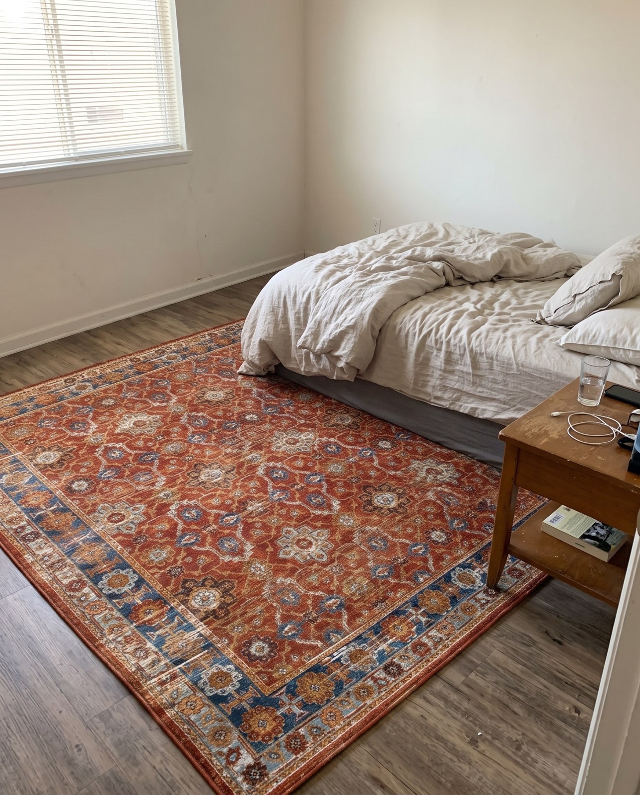 7' 10 x 7' 10 Lomax · Southwestern round Outdoor Rug, red and blue