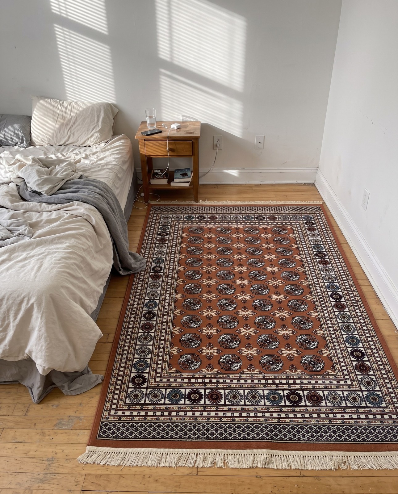 4' x 6' Crestwood · Border rug, dusty pink