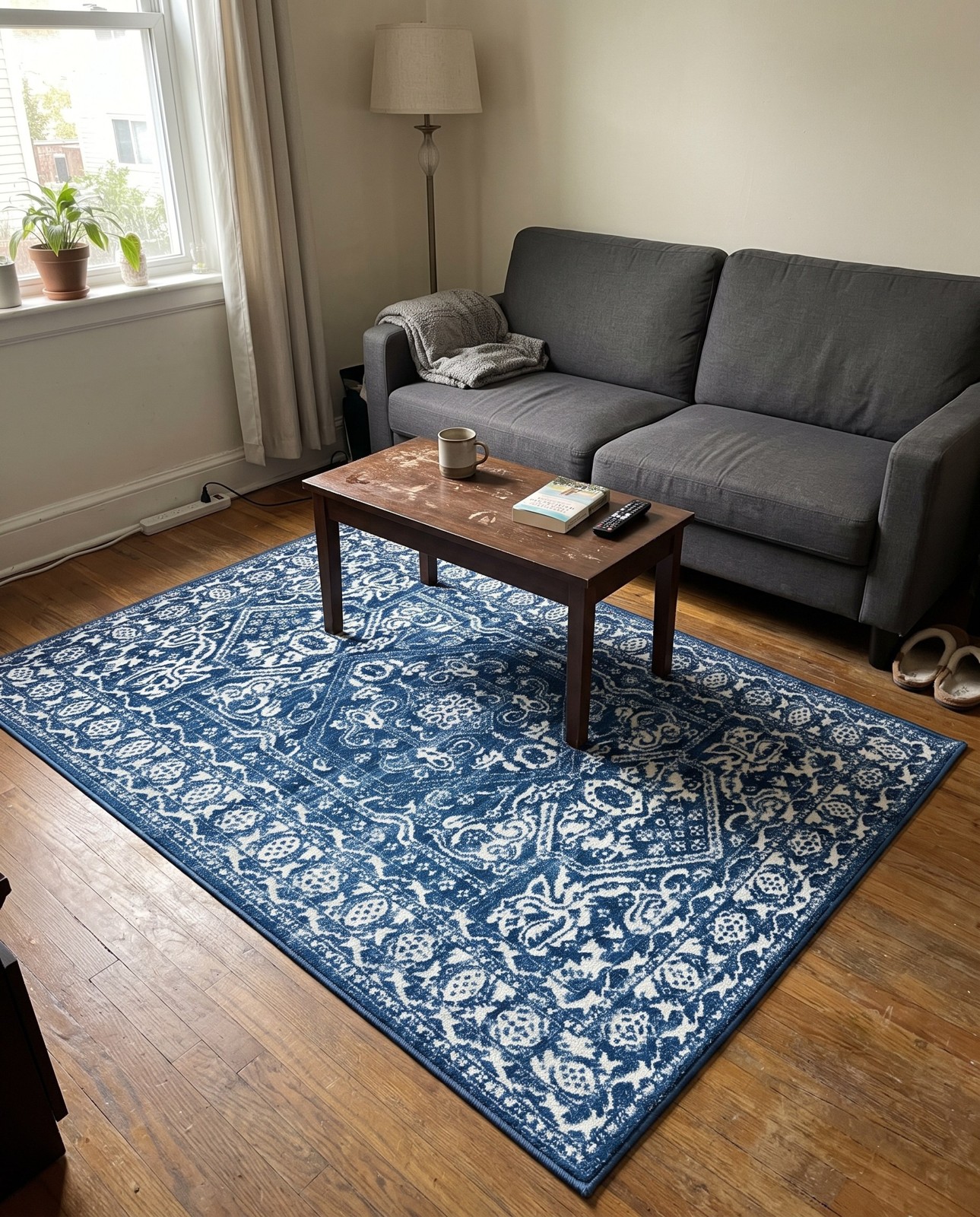 4' x 6' Chamomile · Border rug, blue