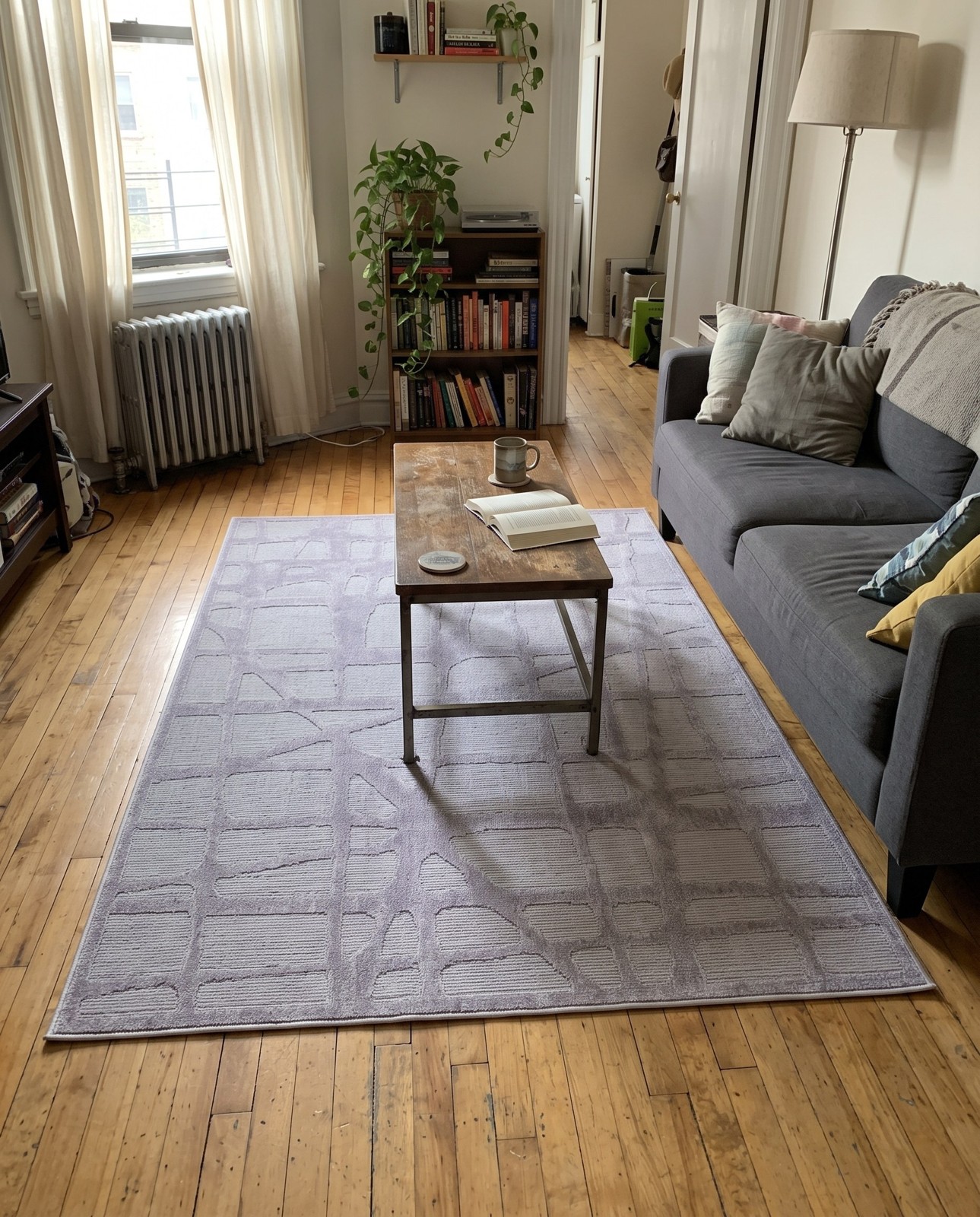 Detail image of 5' x 7' 7 Easton · Grid Outdoor Rug, light gray and gray
