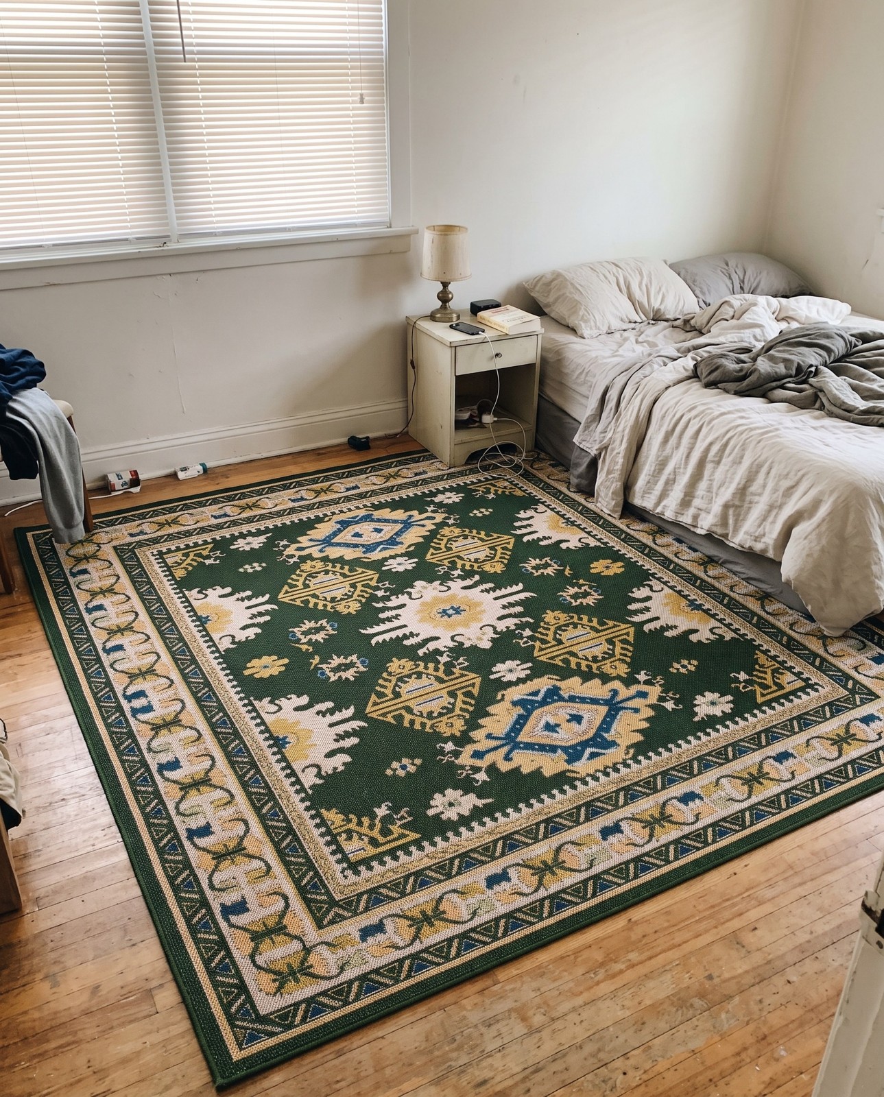 Detail image of 10' x 10' Waxwing · Geometric medallion Outdoor Rug, green and gold