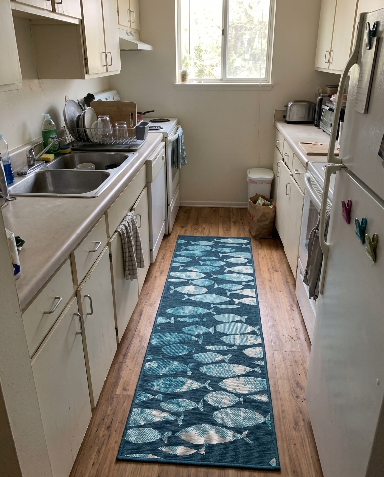 2' x 6' Sargent · School of fish Outdoor Rug, blue and teal