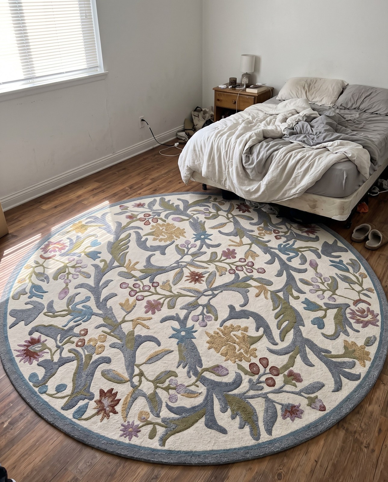 8' x 11' Draper · Floral rug, ivory and multi