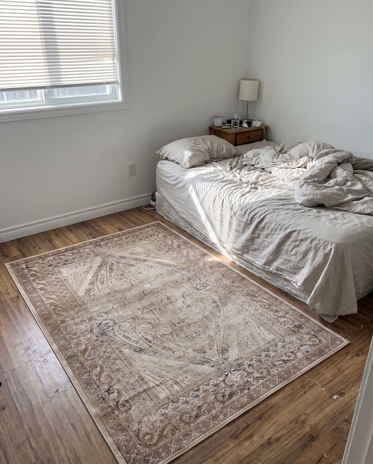 Detail image of 4' x 6' Eberly · Border rug