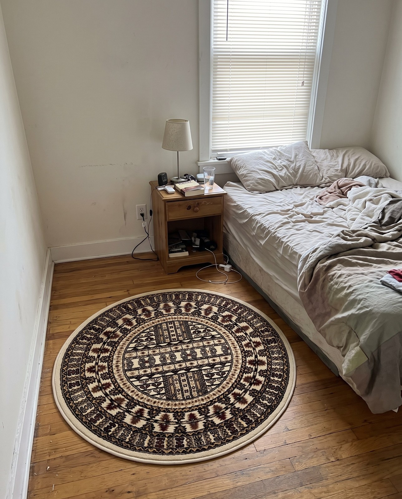 Detail image of 7' 10 x 10' Pitcairn · Southwestern round rug, beige and brown