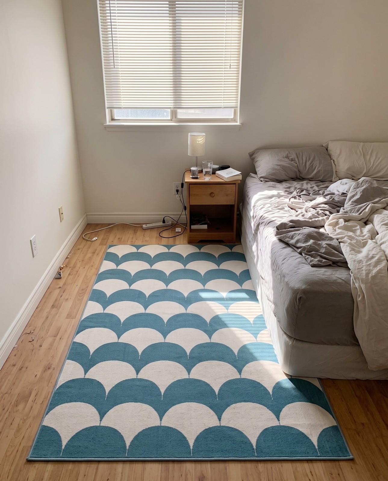 2' x 3' Ocala · Scallop geometric rug, blue and ivory