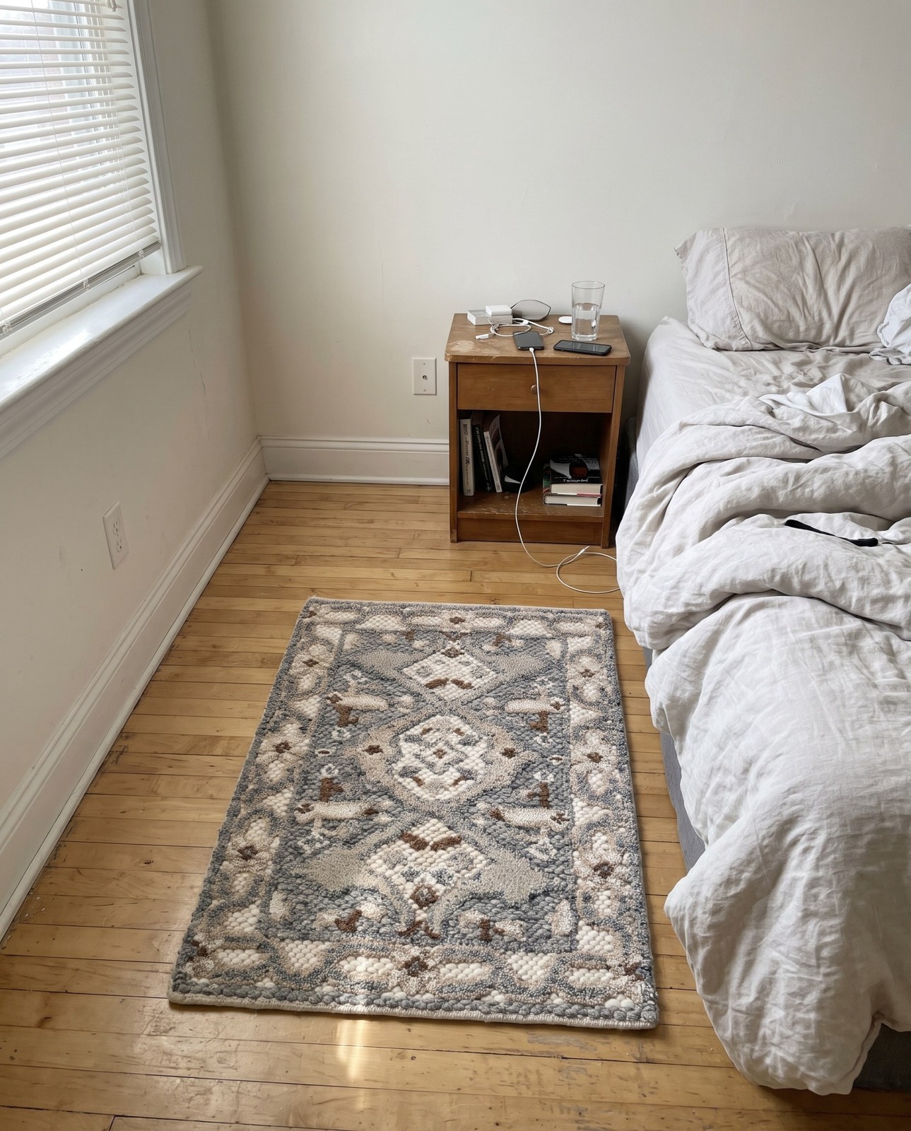 2' x 3' 1 Belden · Border Wool Rug, antique gray