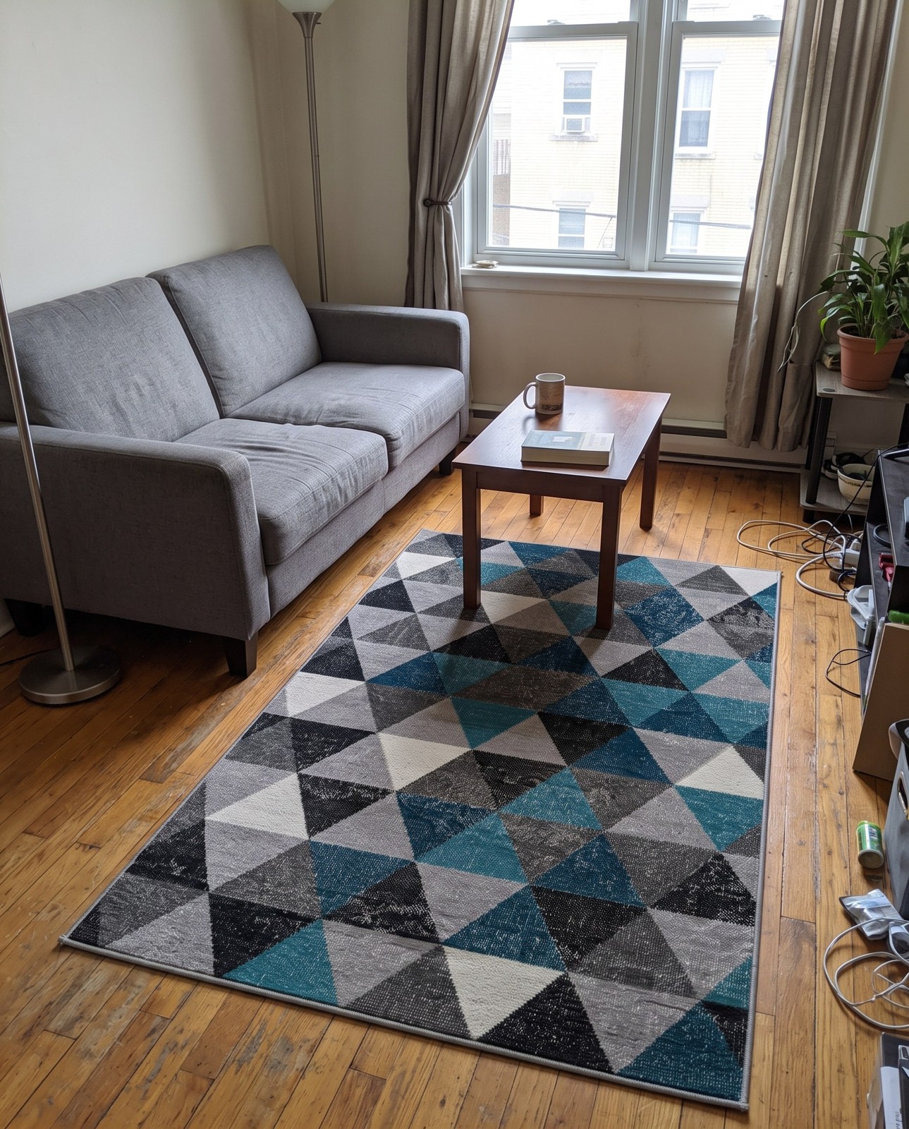 3' 3 x 5' 3 Luttrell · Geometric rug, grey