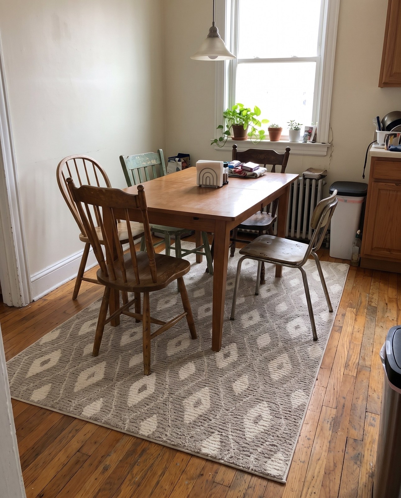 5' x 8' Gaines · Diamond lattice Shag Rug, taupe and ivory