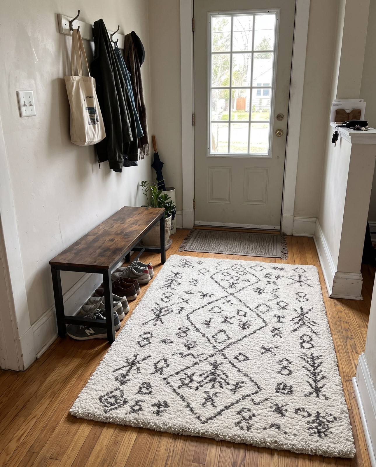 4' x 6' Jameson · Tribal diamond Shag Rug, ivory and gray
