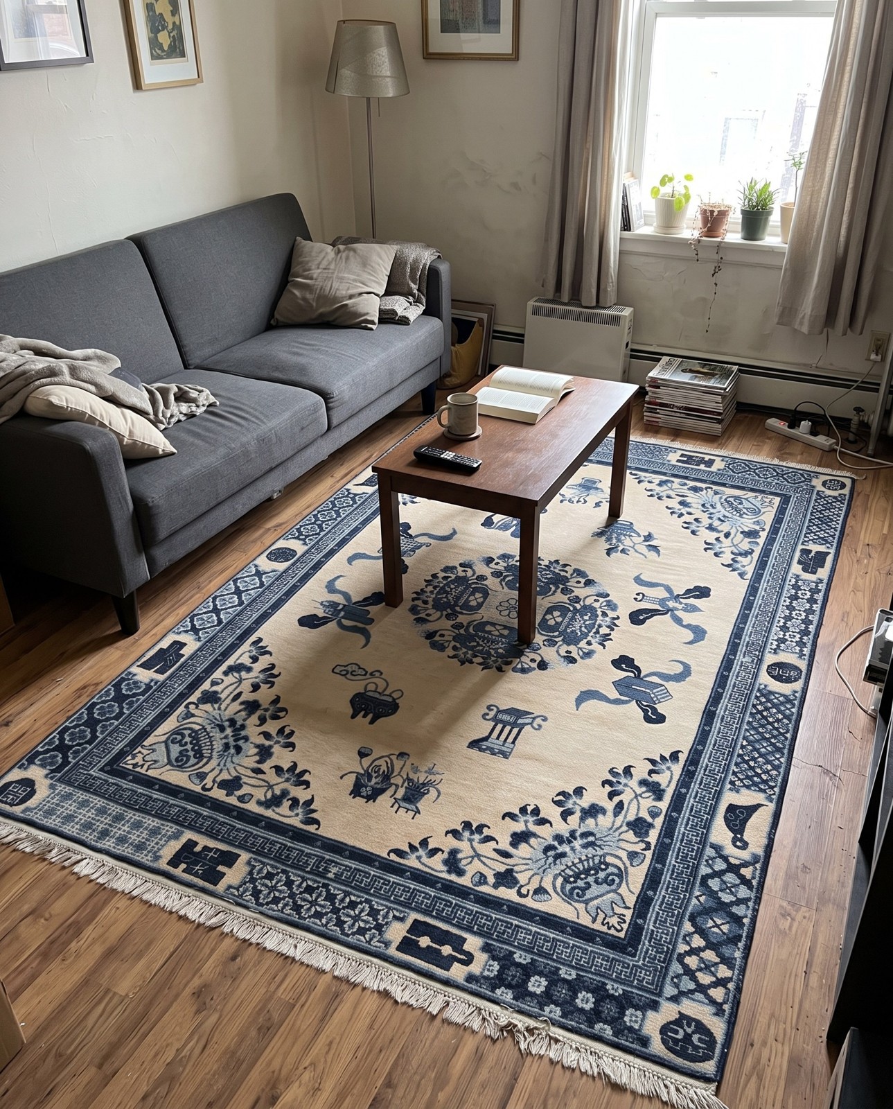 Detail image of 6' 1 x 9' Colden · Border rug, ivory and blue