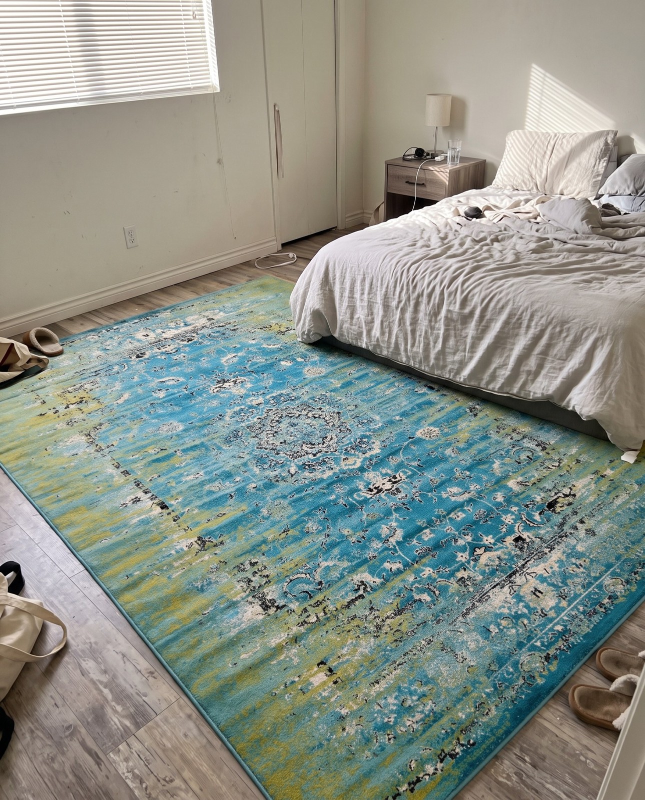 Detail image of 8' x 11' 8 Harley · Border rug